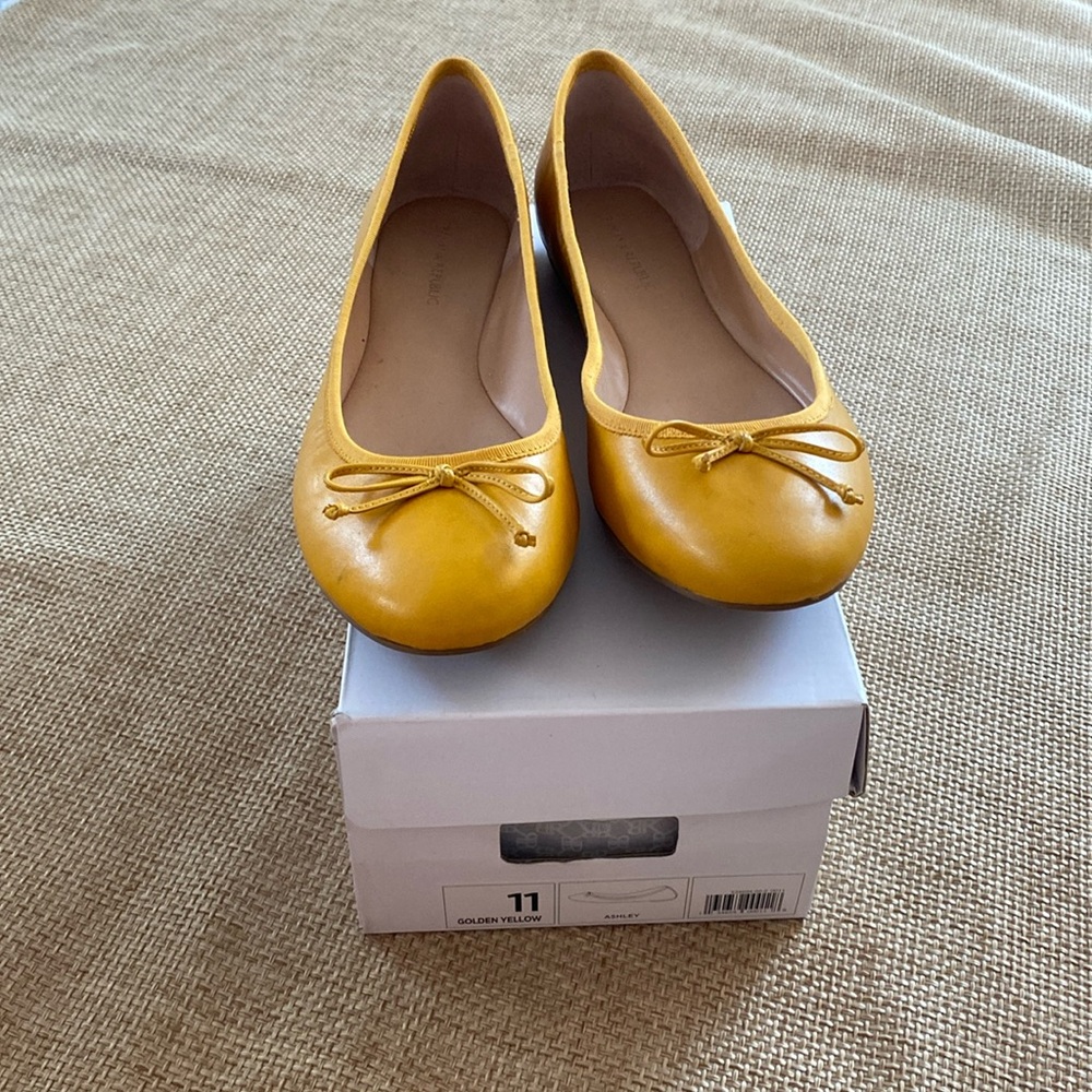 Banana Republic Ashley flat golden yellow women’s size 11M